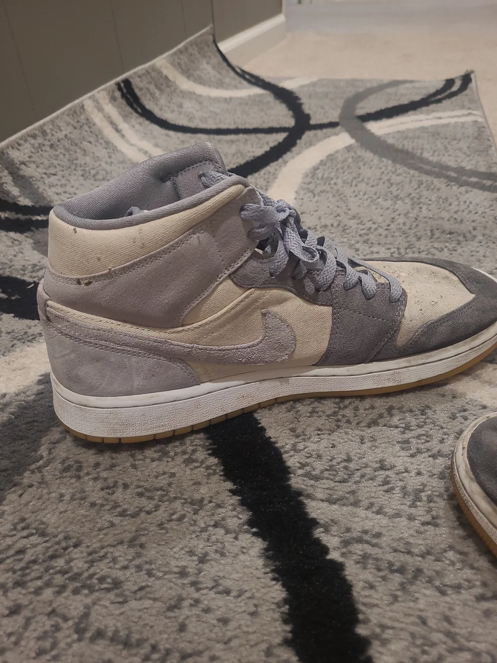 Air Jordan 1 Mid SE Coconut Milk Particle Gray Men's Size 11 Preowned Jordan